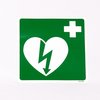 AED pictogram op sticker | 15 bij 15 cm | weerbestendig | voorzien van AED-logo van de ILCOR | Kleur groen