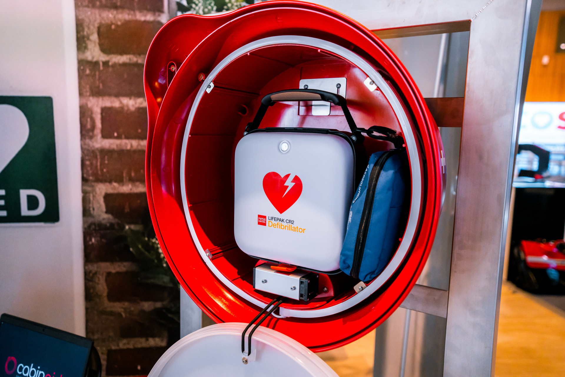 Cabinaid Pro AED-buitenkast met climate control en alarm