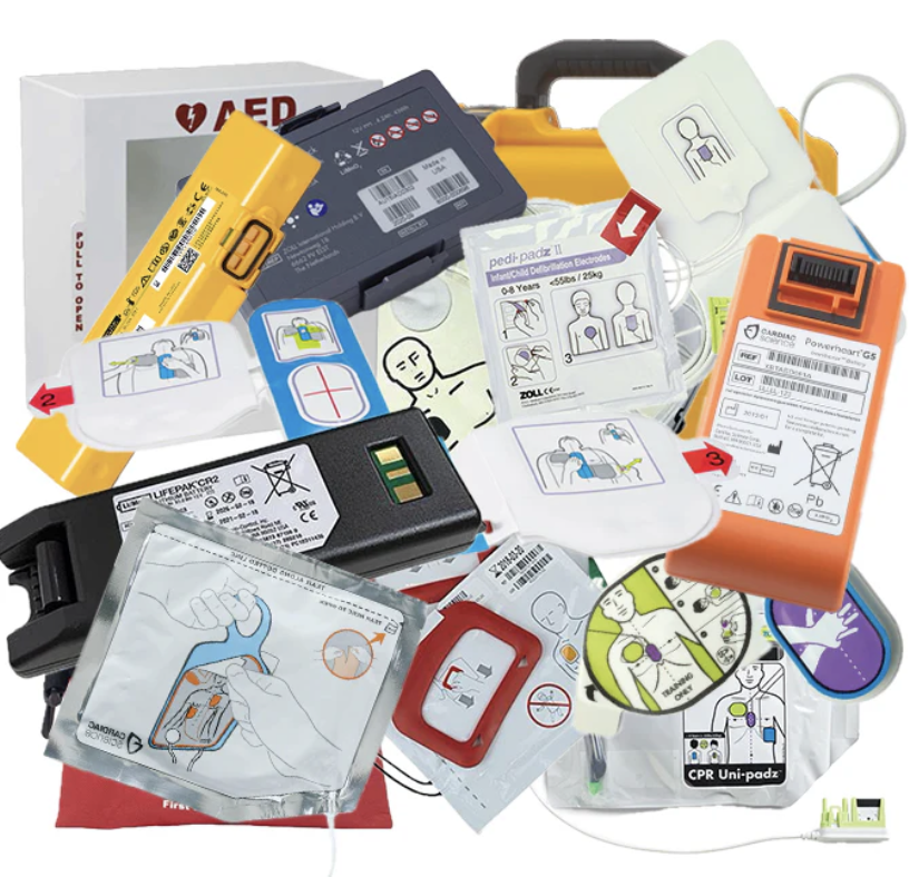 Overzicht van AED accessoires: binnen- en buitenkast, elektroden, batterij en tas